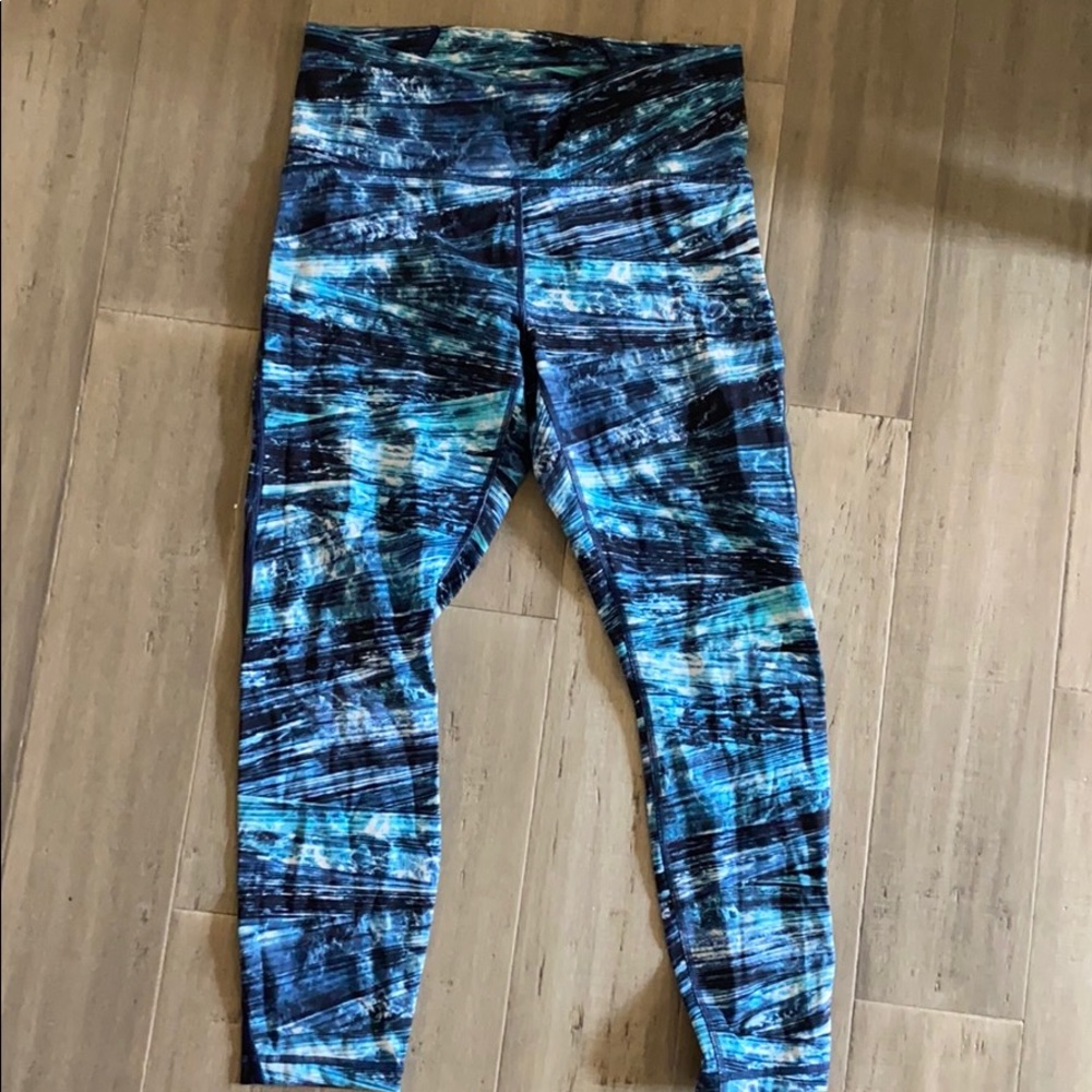 Lululemon train times euc size 10 mid calf length